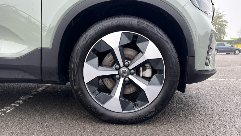 Volvo XC40 2.0 B3P Plus Dark 5dr Auto Petrol Estate